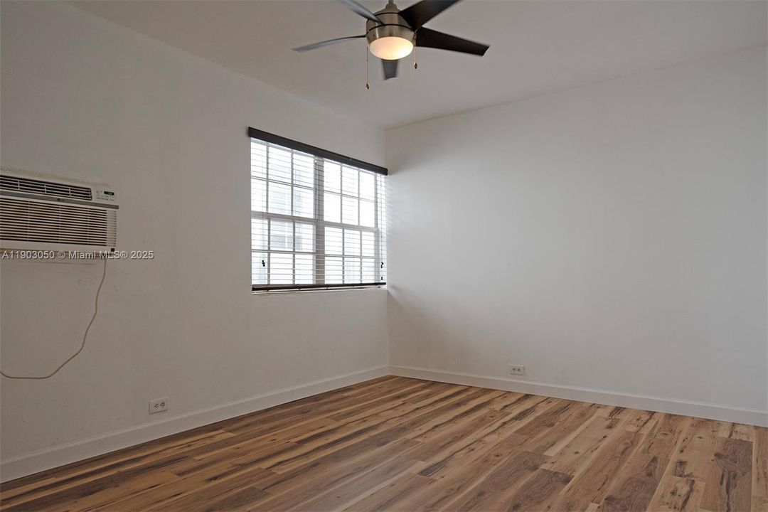 出租: $2,500 (2 贝兹, 2 浴室, 9792 平方英尺)