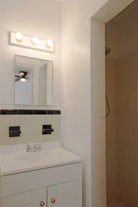 出租: $2,500 (2 贝兹, 2 浴室, 9792 平方英尺)