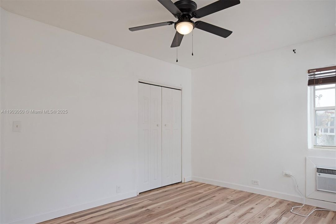 出租: $2,500 (2 贝兹, 2 浴室, 9792 平方英尺)