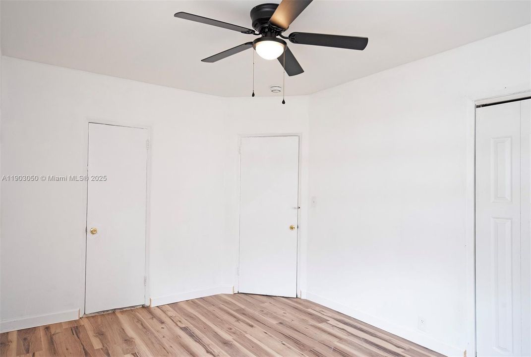 出租: $2,500 (2 贝兹, 2 浴室, 9792 平方英尺)