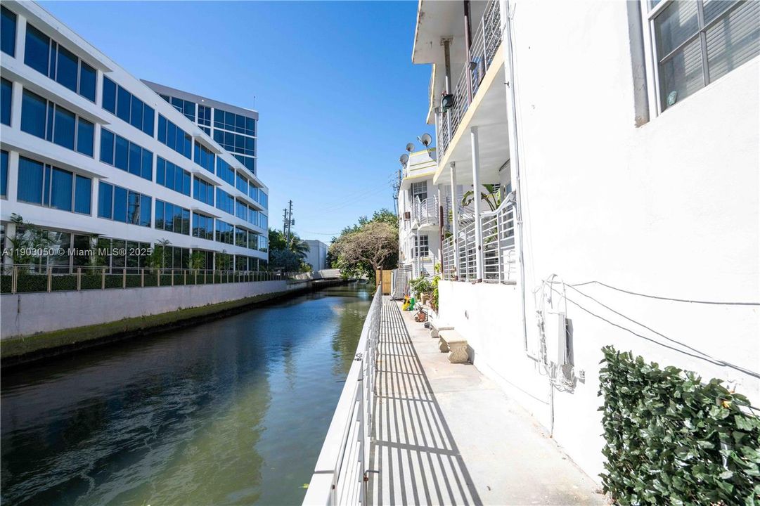 出租: $2,500 (2 贝兹, 2 浴室, 9792 平方英尺)