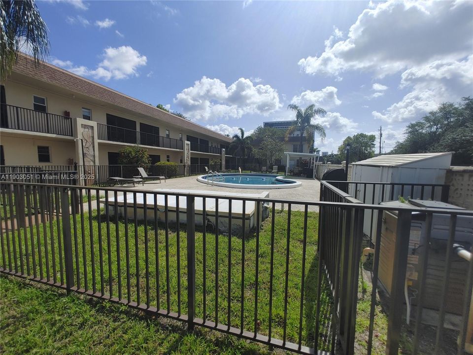 For Rent: $1,600 (1 beds, 1 baths, 646 Square Feet)