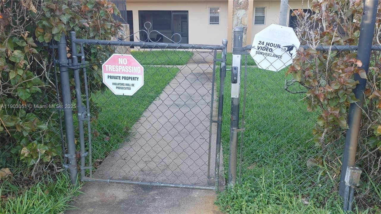 For Rent: $1,600 (1 beds, 1 baths, 646 Square Feet)