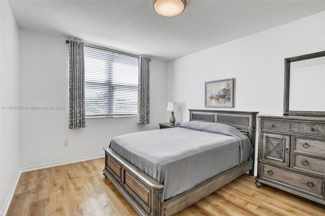 Под контрактом: $248,000 (1 спален, 1 ванн, 756 Квадратных фут)