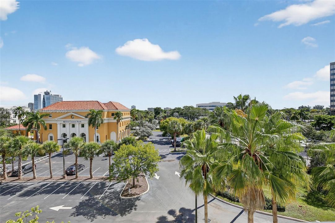 Под контрактом: $248,000 (1 спален, 1 ванн, 756 Квадратных фут)