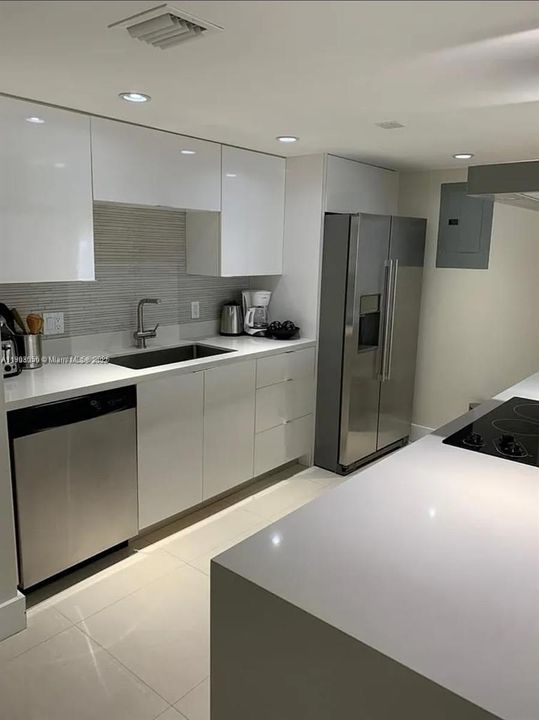 最近租的: $4,500 (1 贝兹, 1 浴室, 895 平方英尺)