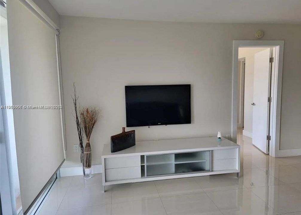 最近租的: $4,500 (1 贝兹, 1 浴室, 895 平方英尺)