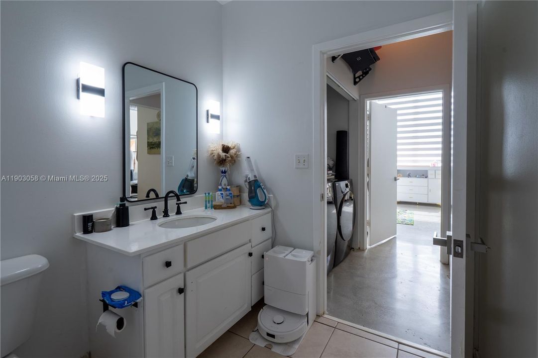 Recently Rented: $4,100 (2 beds, 2 baths, 1288 Square Feet)