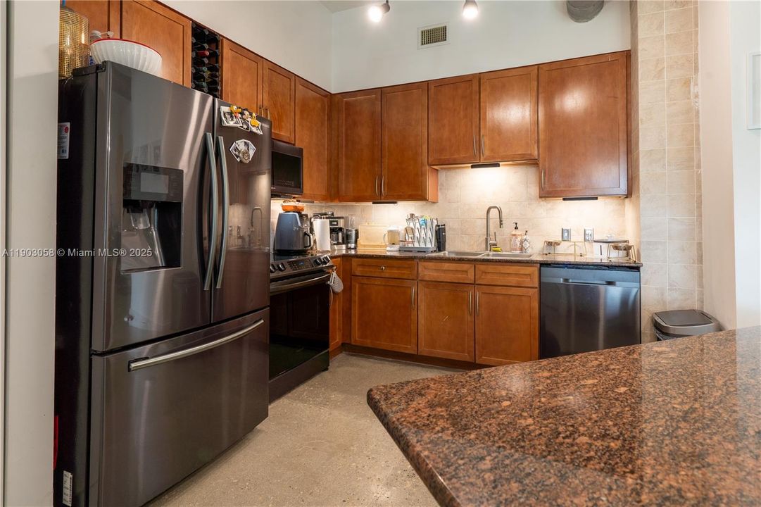 Recently Rented: $4,100 (2 beds, 2 baths, 1288 Square Feet)