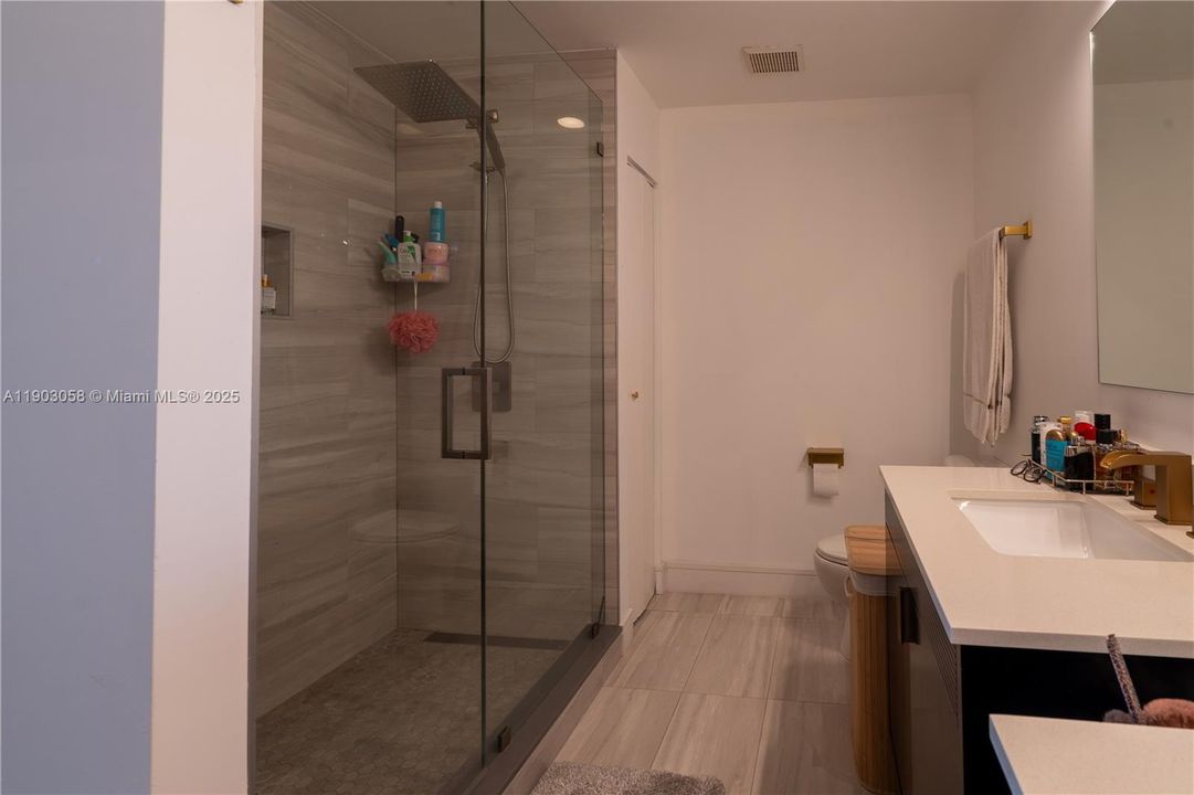 Recently Rented: $4,100 (2 beds, 2 baths, 1288 Square Feet)