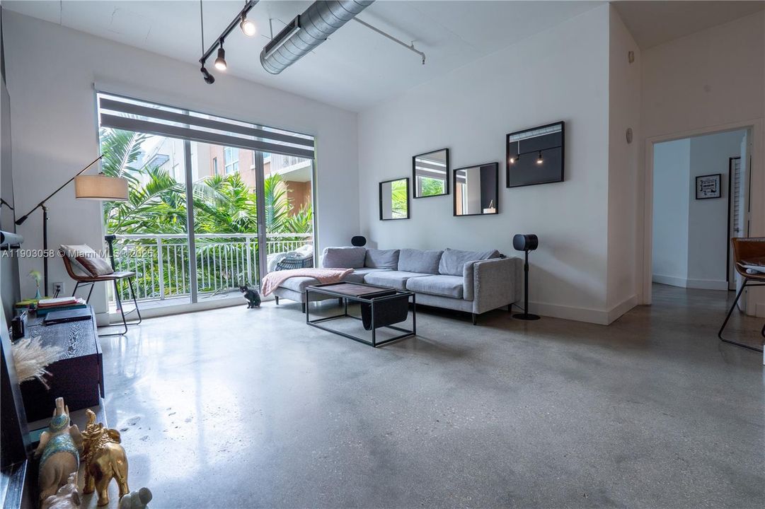 Recently Rented: $4,100 (2 beds, 2 baths, 1288 Square Feet)