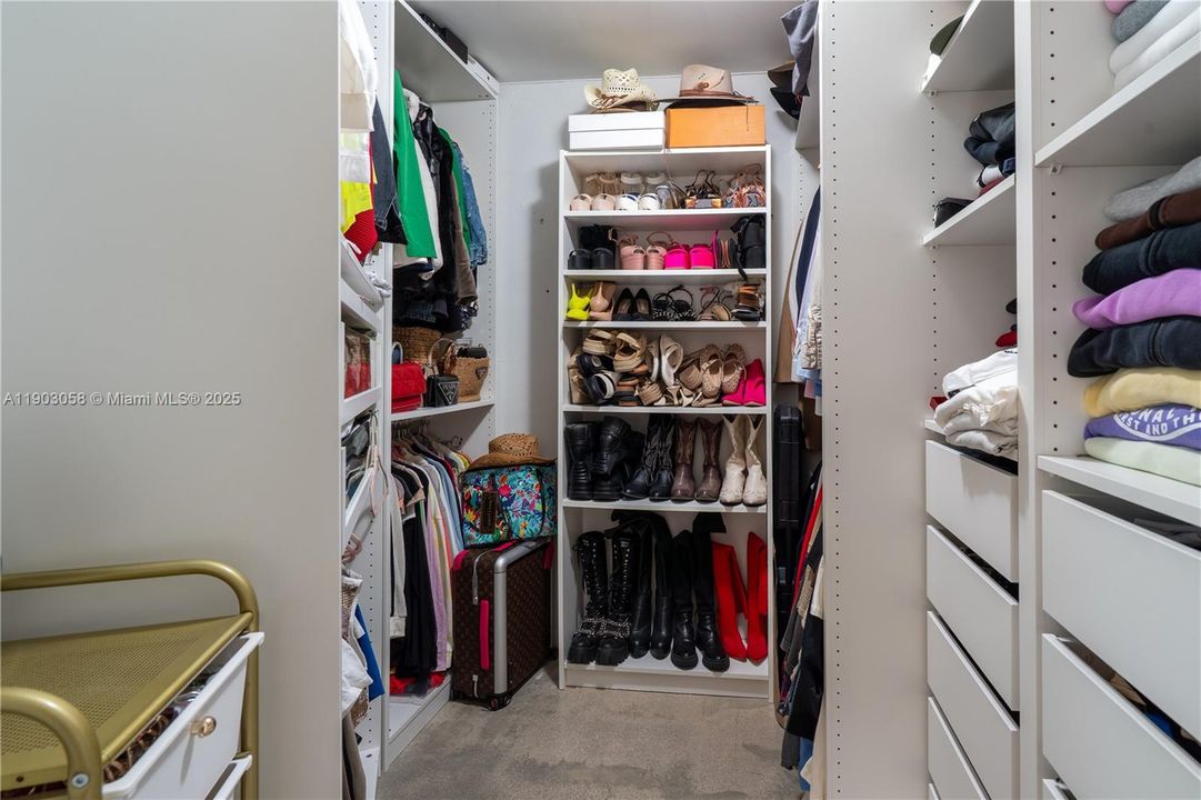 Recently Rented: $4,100 (2 beds, 2 baths, 1288 Square Feet)