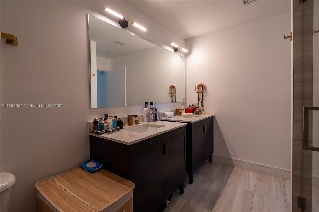 Recently Rented: $4,100 (2 beds, 2 baths, 1288 Square Feet)