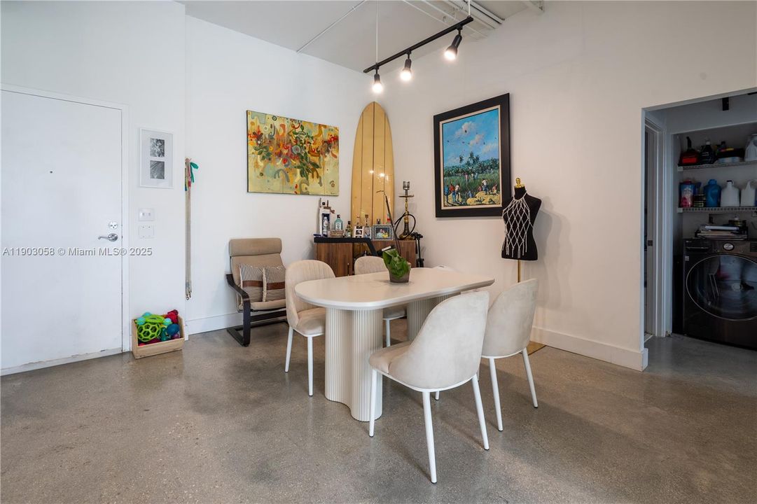 Recently Rented: $4,100 (2 beds, 2 baths, 1288 Square Feet)