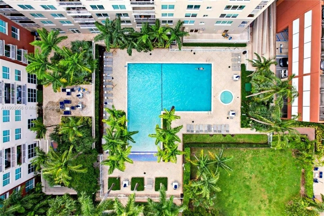 Recently Rented: $4,100 (2 beds, 2 baths, 1288 Square Feet)