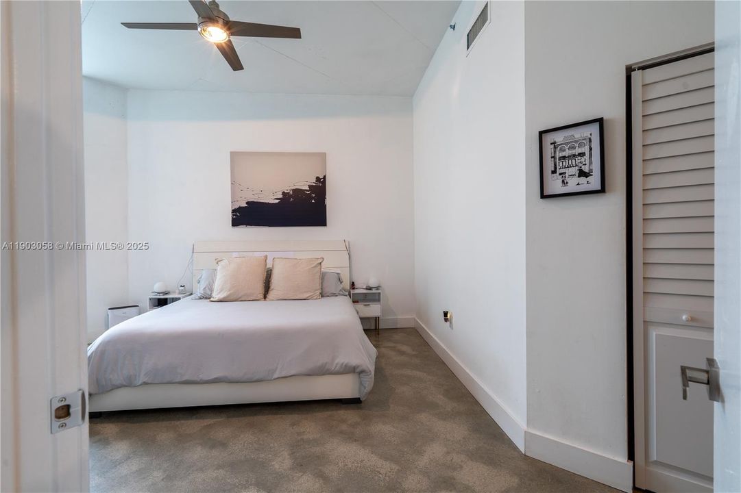 Recently Rented: $4,100 (2 beds, 2 baths, 1288 Square Feet)