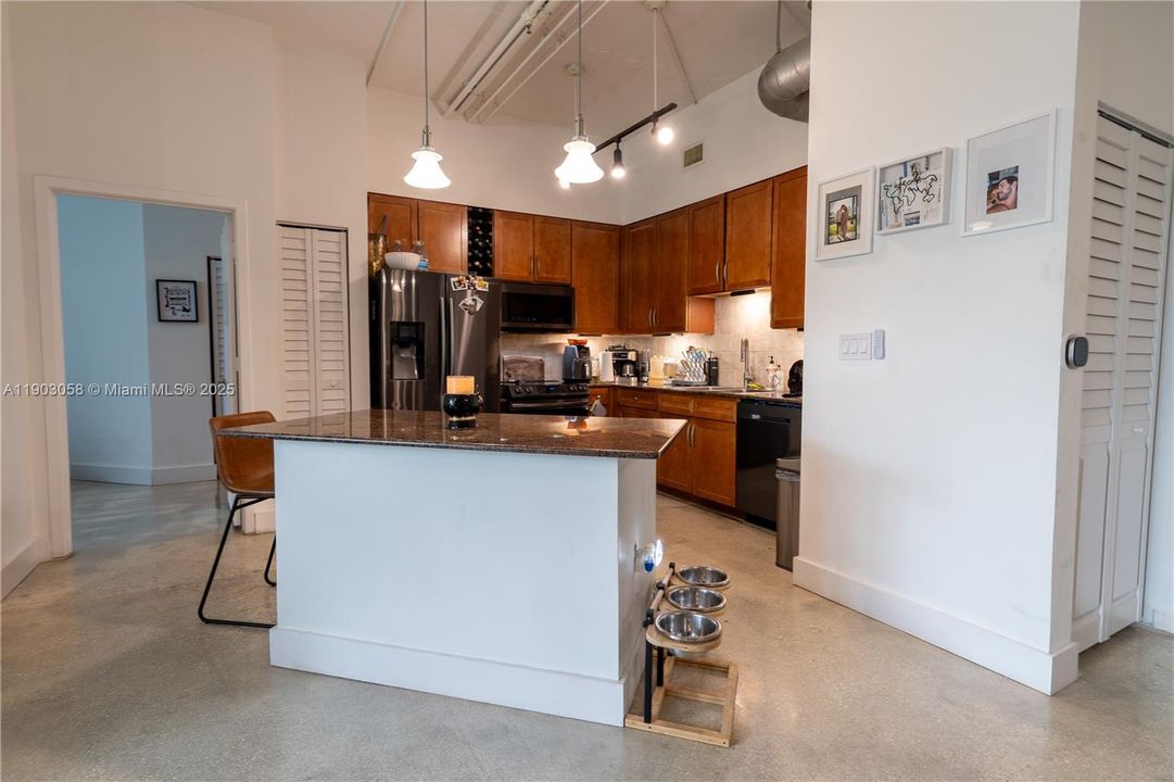 Recently Rented: $4,100 (2 beds, 2 baths, 1288 Square Feet)