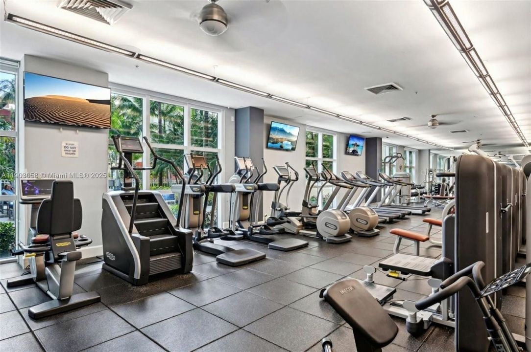 Recently Rented: $4,100 (2 beds, 2 baths, 1288 Square Feet)