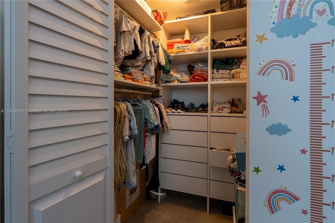 Recently Rented: $4,100 (2 beds, 2 baths, 1288 Square Feet)