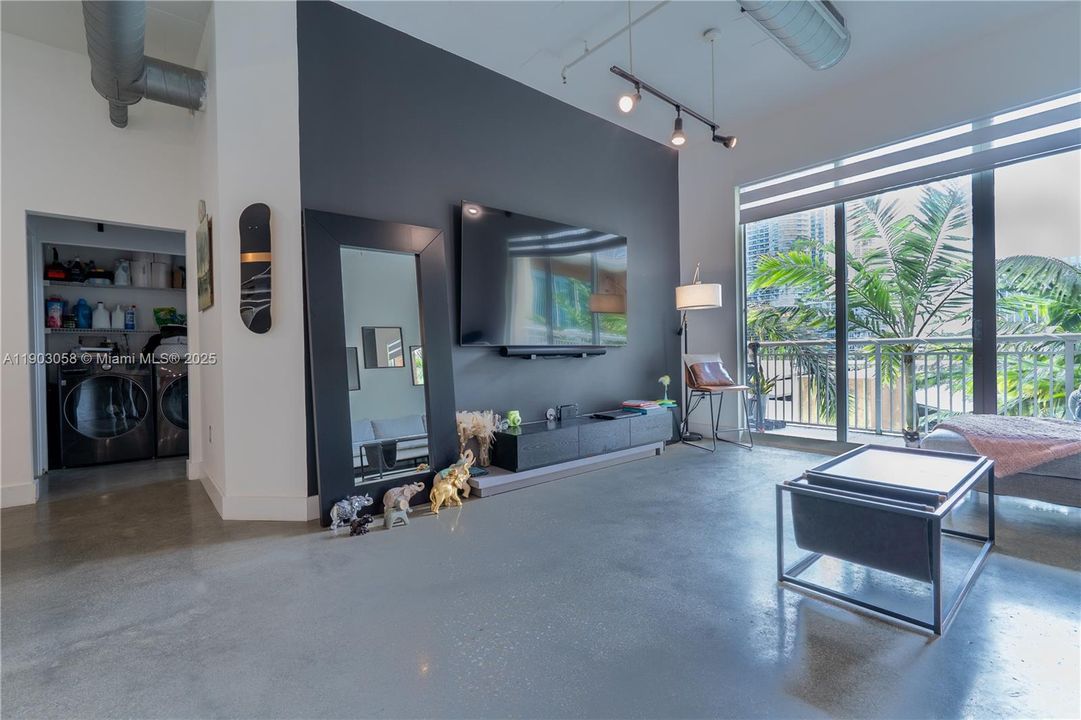 Recently Rented: $4,100 (2 beds, 2 baths, 1288 Square Feet)