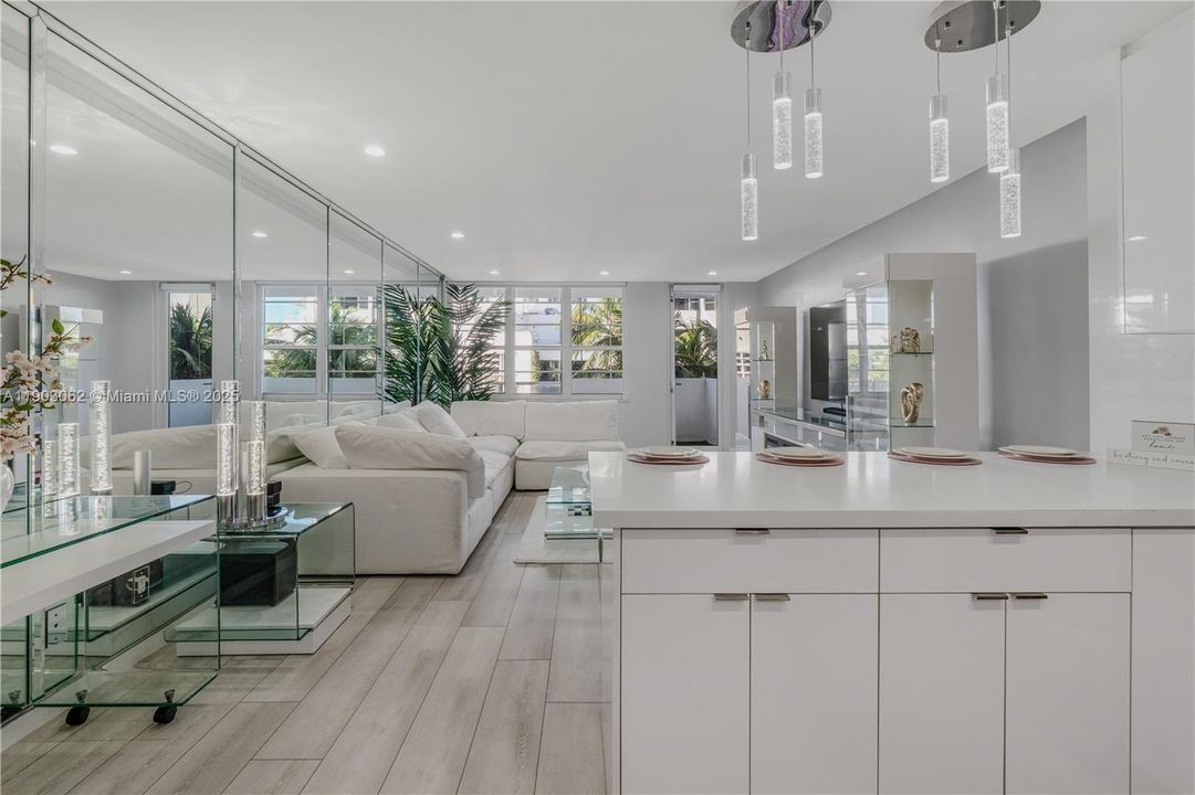 For Rent: $3,900 (1 beds, 1 baths, 890 Square Feet)