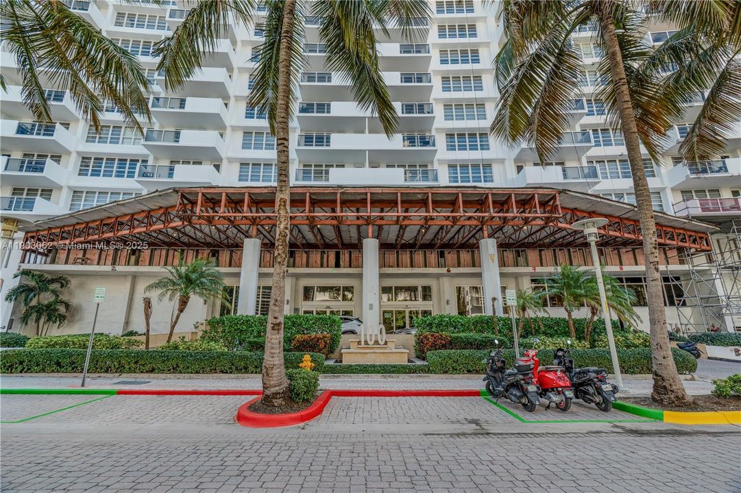 For Rent: $3,900 (1 beds, 1 baths, 890 Square Feet)