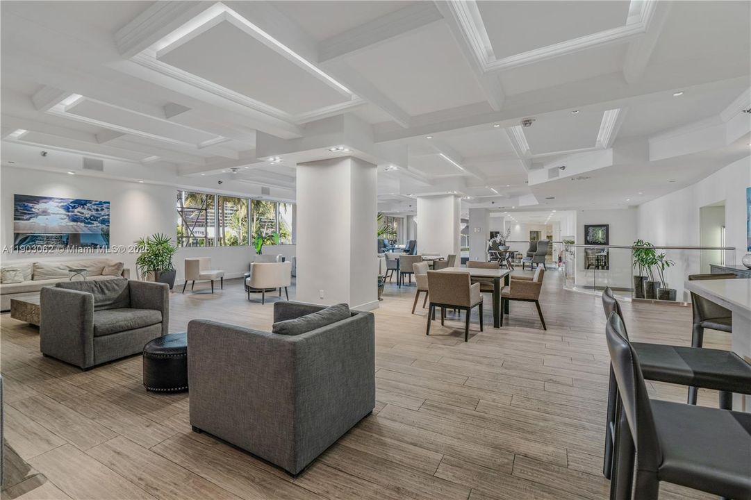 For Rent: $3,900 (1 beds, 1 baths, 890 Square Feet)