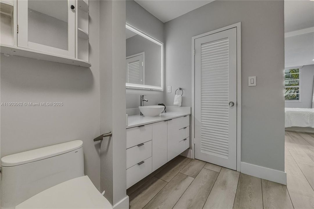 For Rent: $3,900 (1 beds, 1 baths, 890 Square Feet)