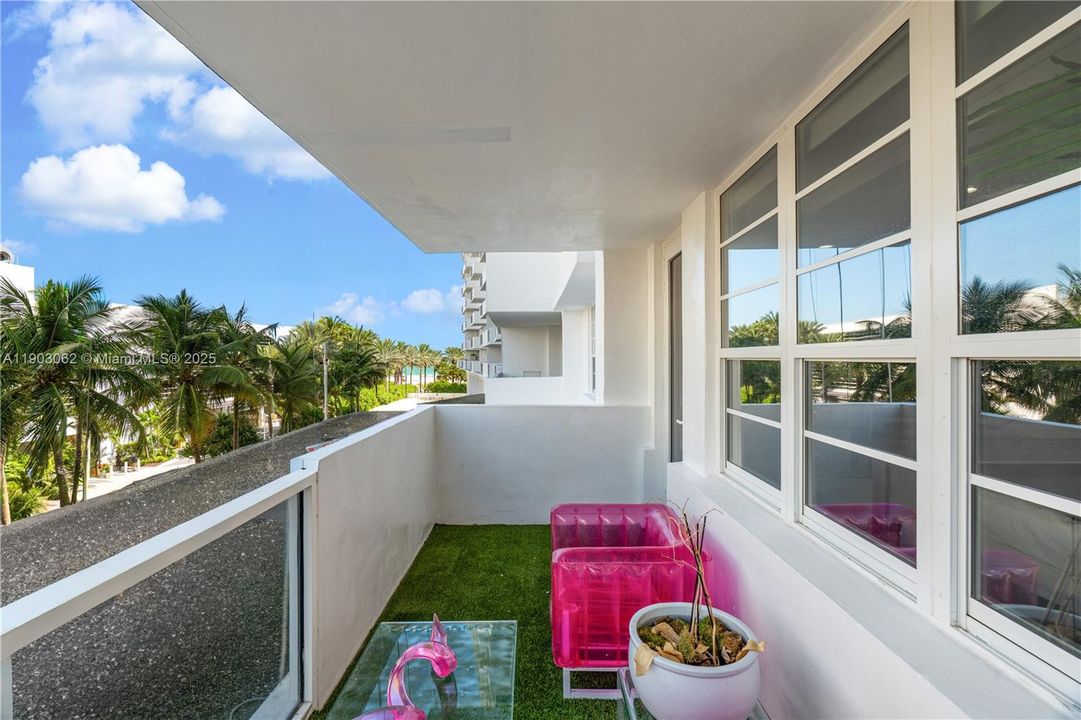 For Rent: $3,900 (1 beds, 1 baths, 890 Square Feet)