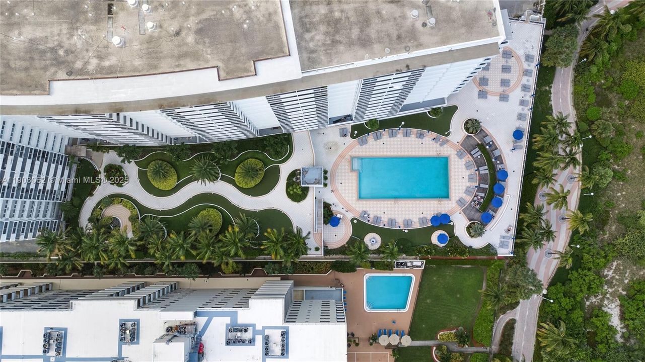 For Rent: $3,900 (1 beds, 1 baths, 890 Square Feet)