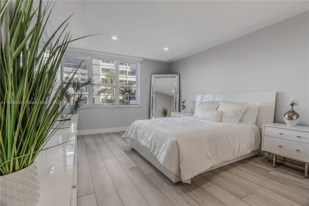 For Rent: $3,900 (1 beds, 1 baths, 890 Square Feet)