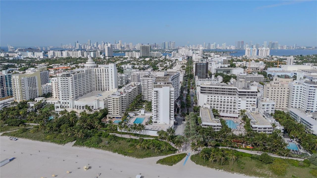 For Rent: $3,900 (1 beds, 1 baths, 890 Square Feet)