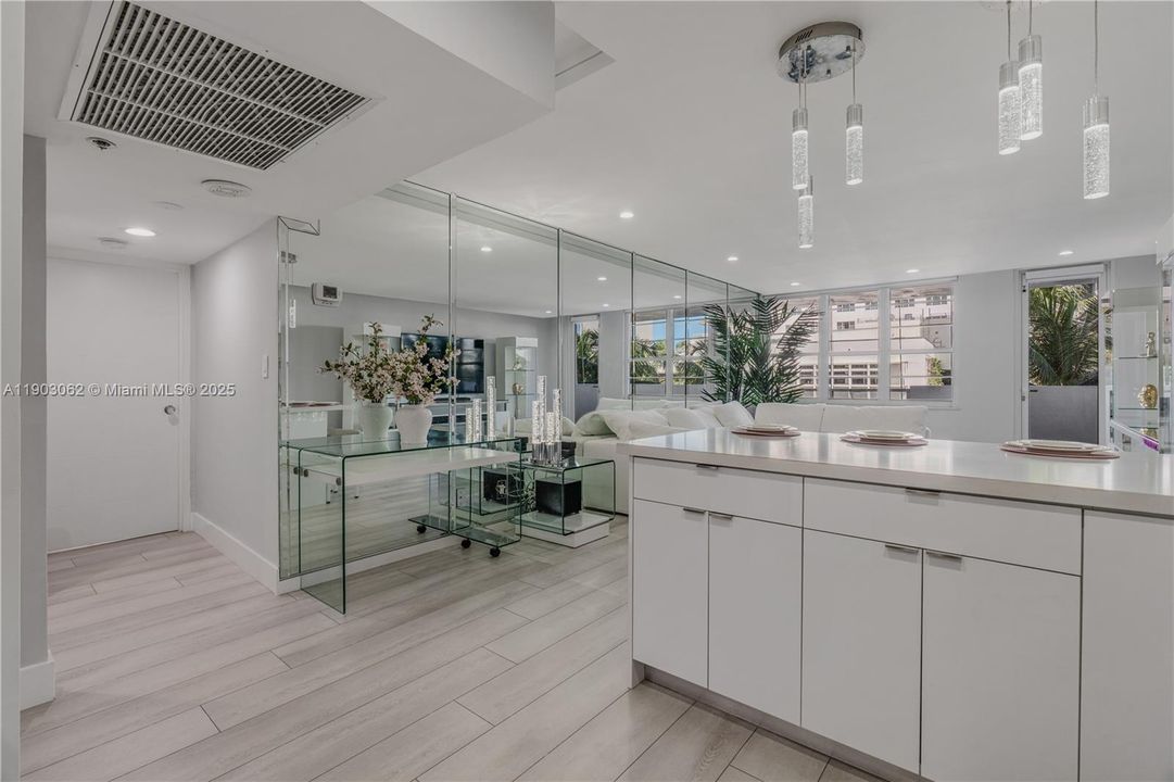 For Rent: $3,900 (1 beds, 1 baths, 890 Square Feet)