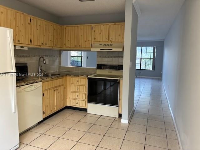 出租: $2,800 (2 贝兹, 2 浴室, 988 平方英尺)