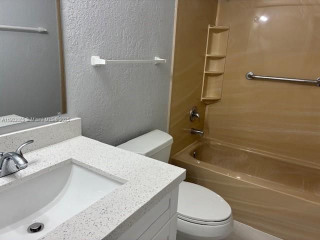 出租: $2,800 (2 贝兹, 2 浴室, 988 平方英尺)