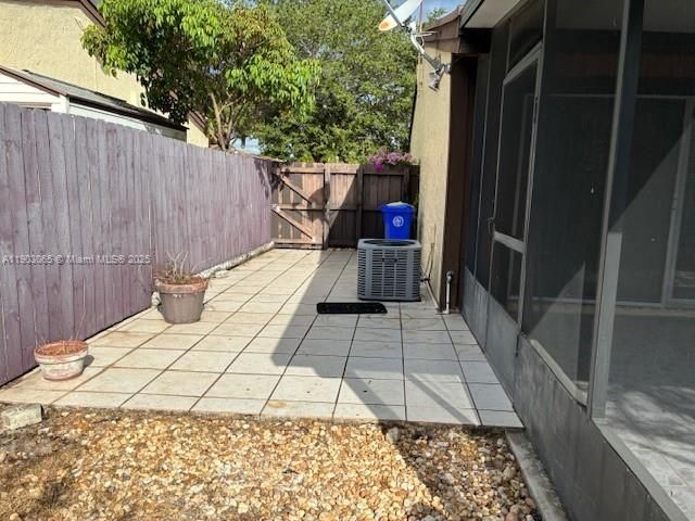 出租: $2,800 (2 贝兹, 2 浴室, 988 平方英尺)