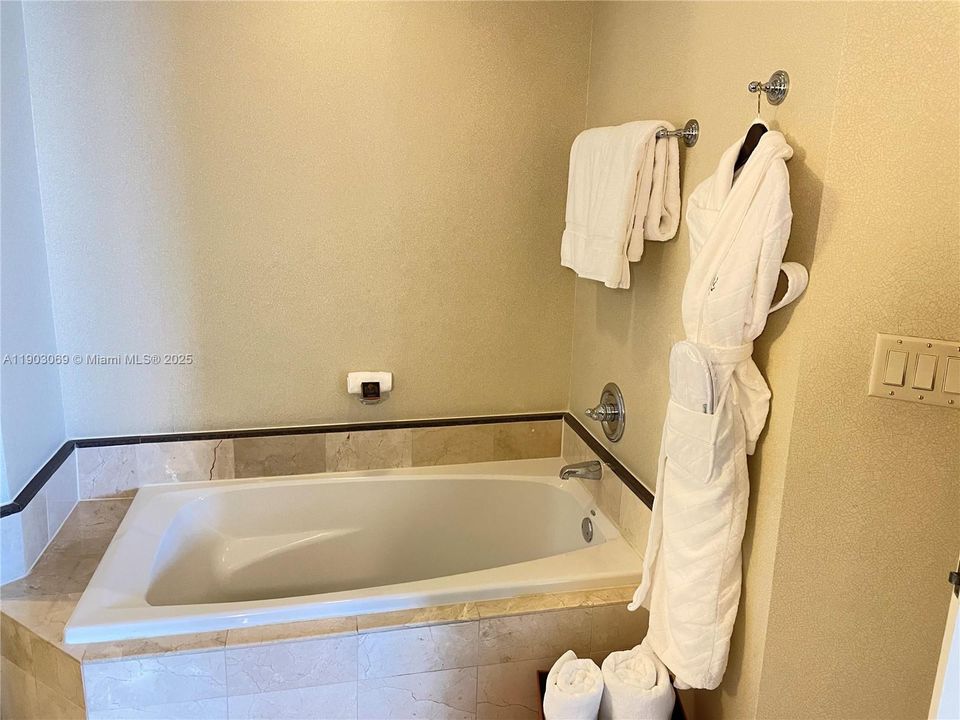 For Sale: $210,000 (0 beds, 1 baths, 457 Square Feet)