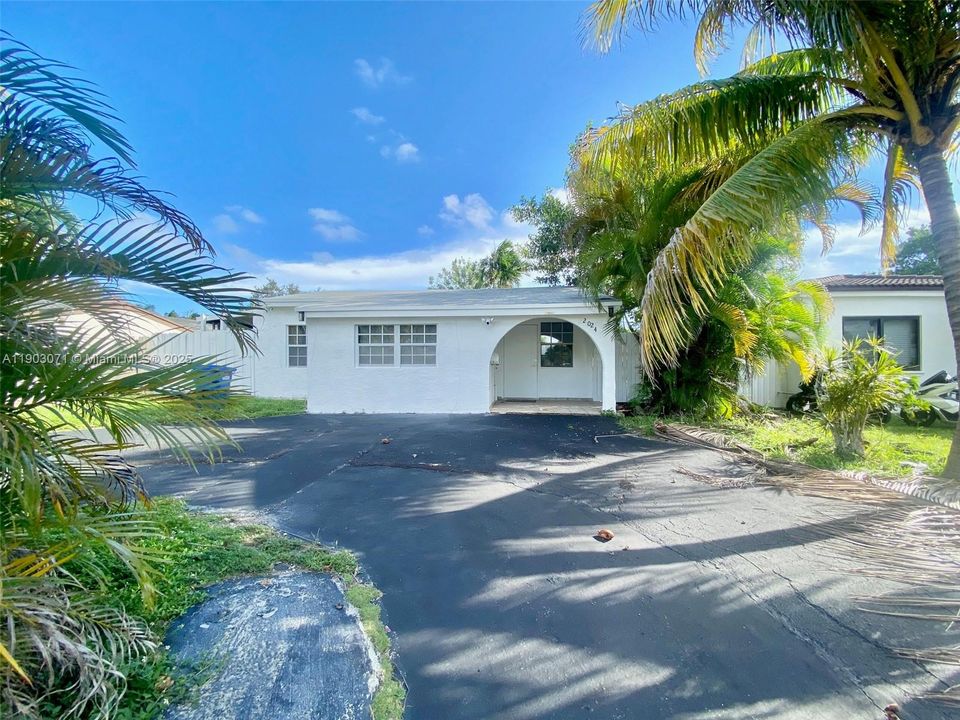 Active With Contract: $3,000 (3 beds, 1 baths, 0 Square Feet)