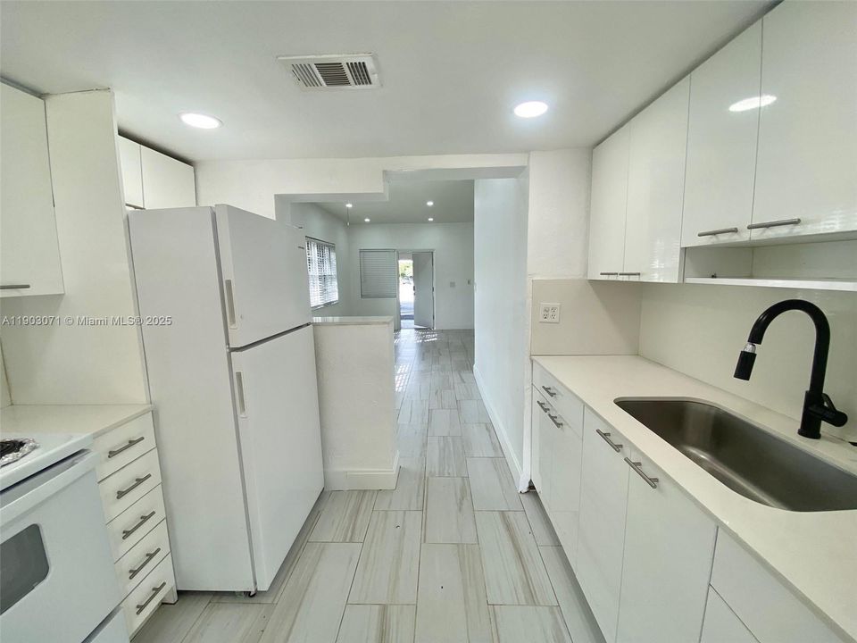 Active With Contract: $3,000 (3 beds, 1 baths, 0 Square Feet)