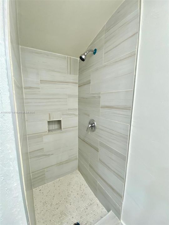 Active With Contract: $3,000 (3 beds, 1 baths, 0 Square Feet)