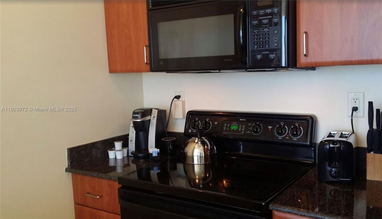 For Sale: $230,000 (0 beds, 1 baths, 664 Square Feet)