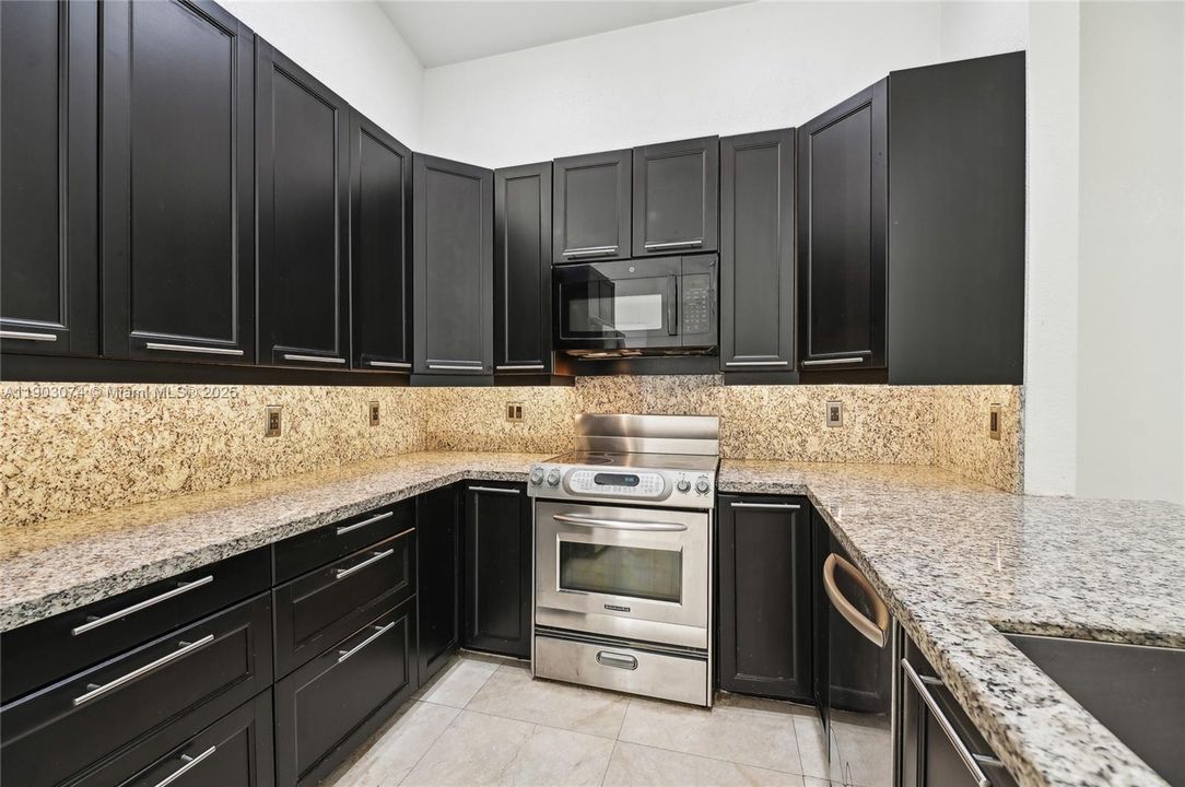 Recently Rented: $4,350 (3 beds, 2 baths, 1440 Square Feet)