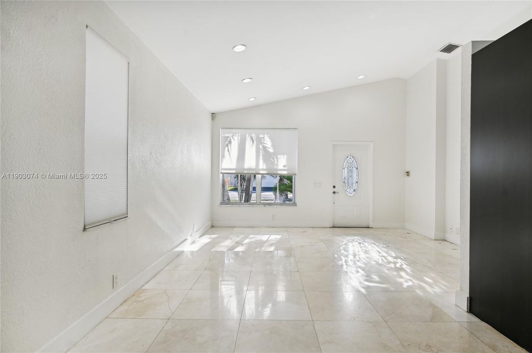 Recently Rented: $4,350 (3 beds, 2 baths, 1440 Square Feet)