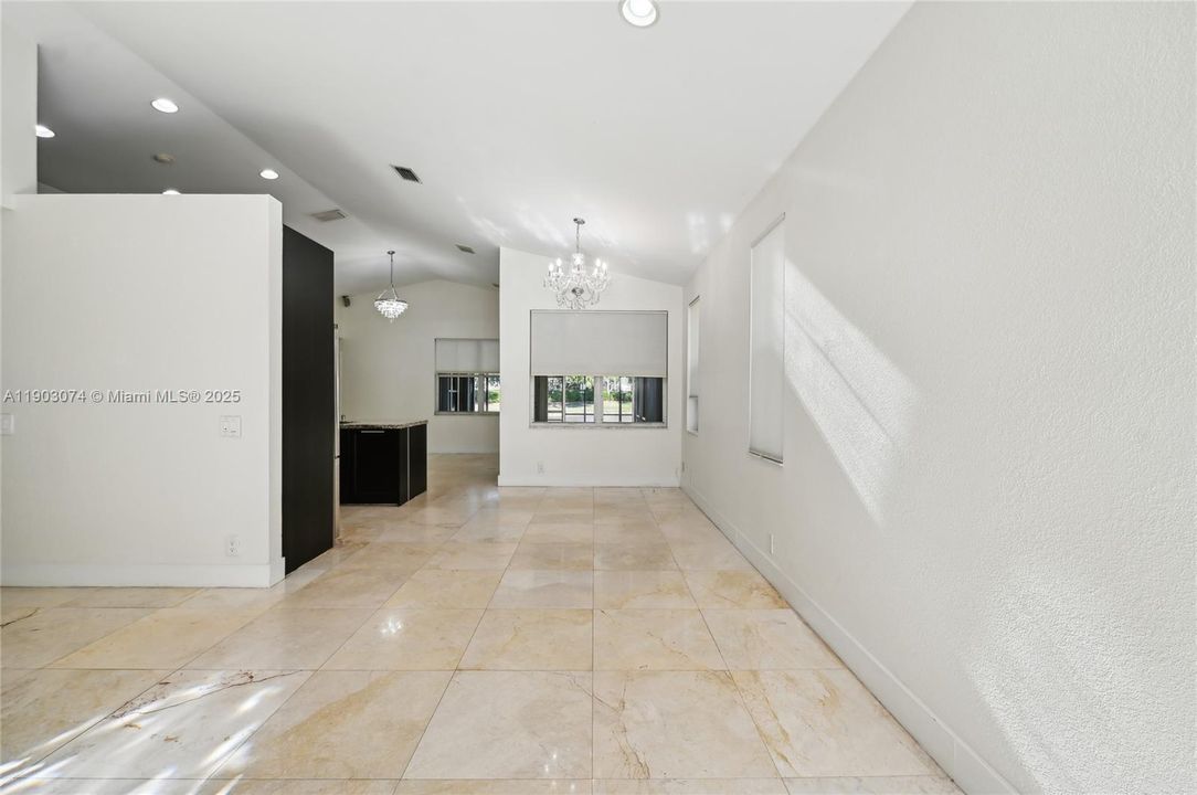 Recently Rented: $4,350 (3 beds, 2 baths, 1440 Square Feet)