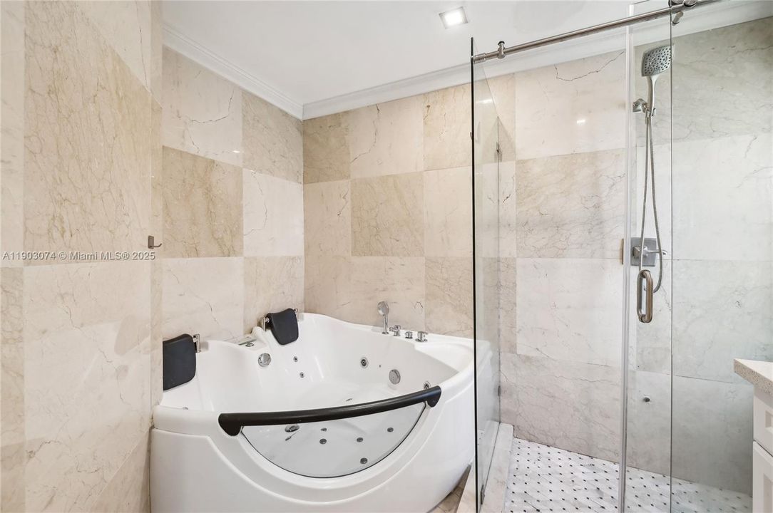 Recently Rented: $4,350 (3 beds, 2 baths, 1440 Square Feet)