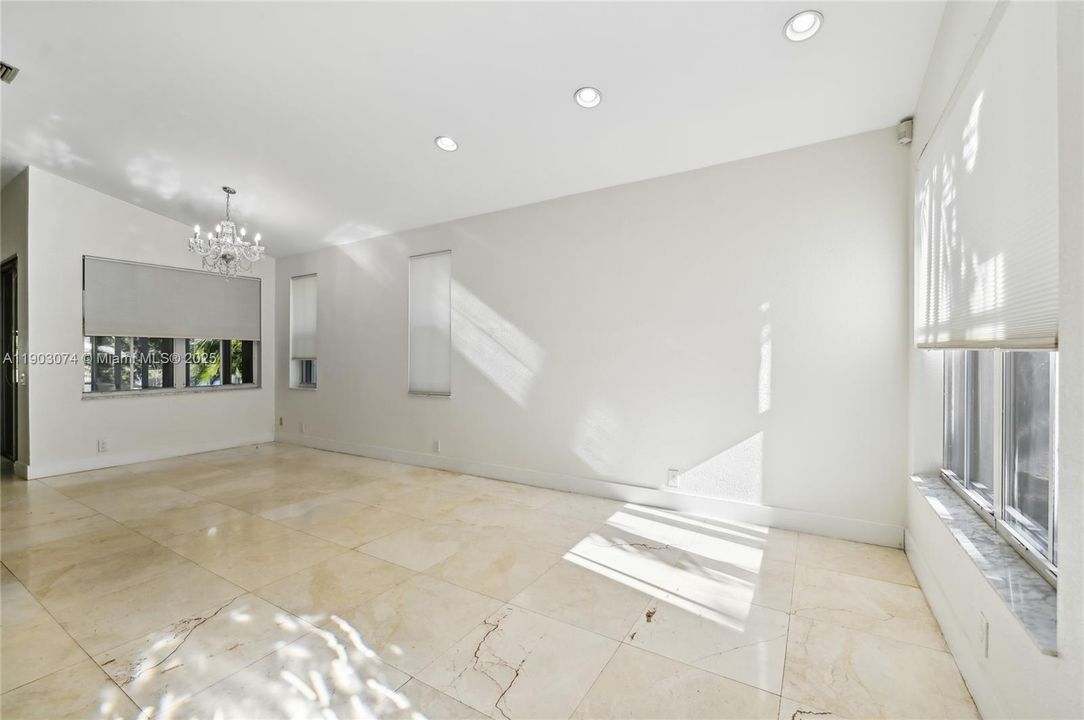 Recently Rented: $4,350 (3 beds, 2 baths, 1440 Square Feet)