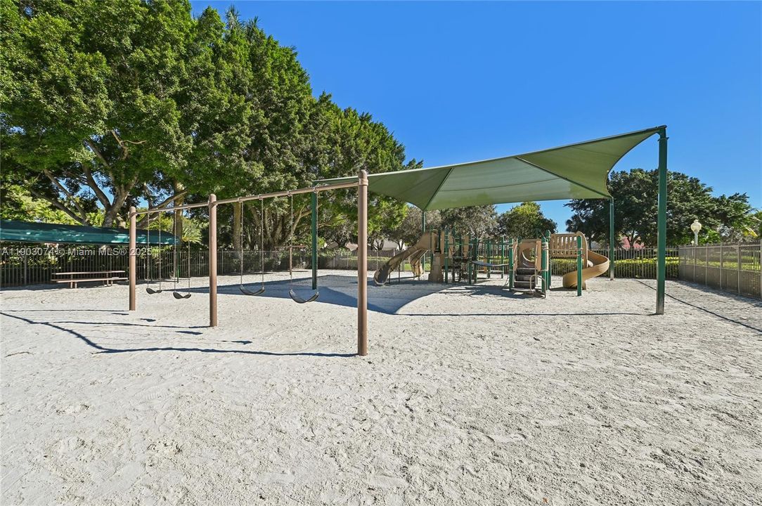 Recently Rented: $4,350 (3 beds, 2 baths, 1440 Square Feet)