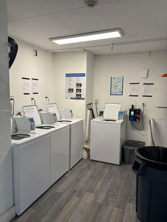 待售: $255,000 (2 贝兹, 1 浴室, 787 平方英尺)