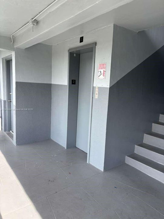 待售: $255,000 (2 贝兹, 1 浴室, 787 平方英尺)