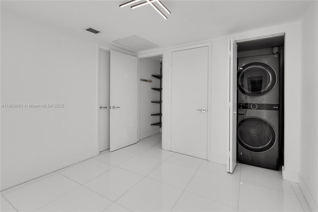 Недавно продано: $869,000 (2 спален, 2 ванн, 1390 Квадратных фут)